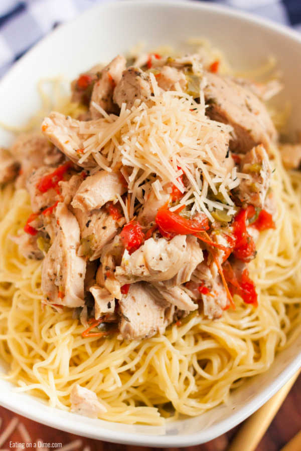 Easy Crock Pot Chicken Scampi Recipe will be a hit with all of the flavorful chicken. The bell peppers add a ton of color and the pasta is amazing.