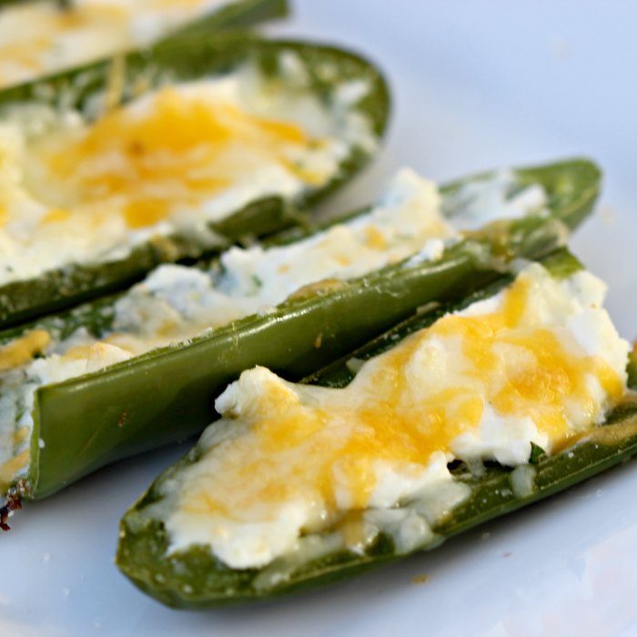 These Cream Cheese Stuffed jalapeños be your new favorite Stuffed Jalapeño Peppers Recipe. They are easy to make and everyone loves them!