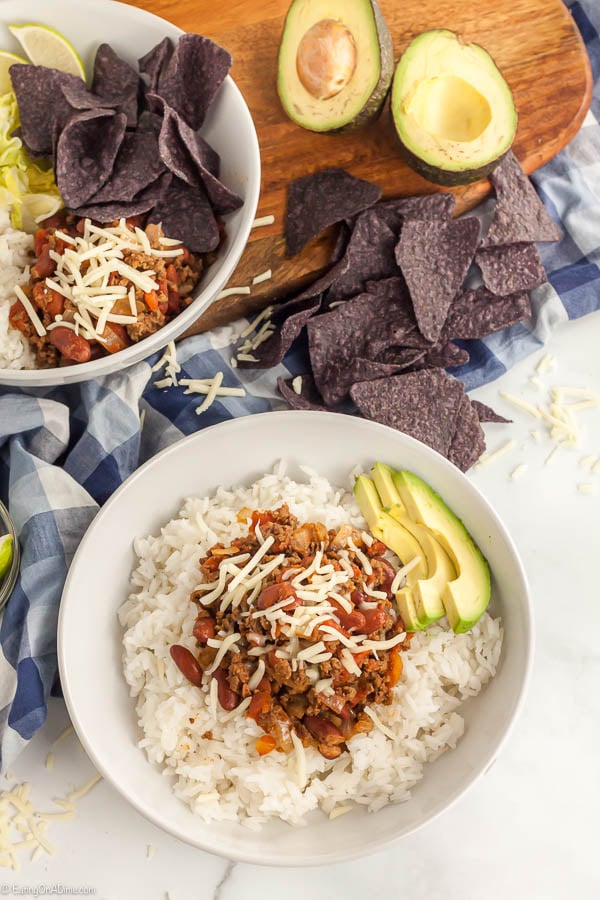 Taco bowl recipe only takes a few easy ingredients and 30 minutes to prepare. Make this taco rice and everyone can choose their favorite toppings!
