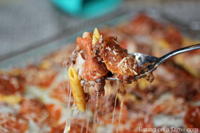 This easy pizza casserole recipe is a family pleaser! An Easy casserole recipe. Plus this pizza pasta casserole is an easy freezer meal. Try it today! 