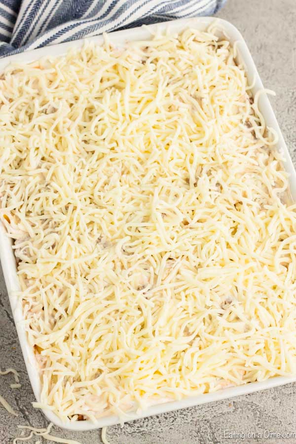 Adding mozzarella cheese to the top of the pasta bake