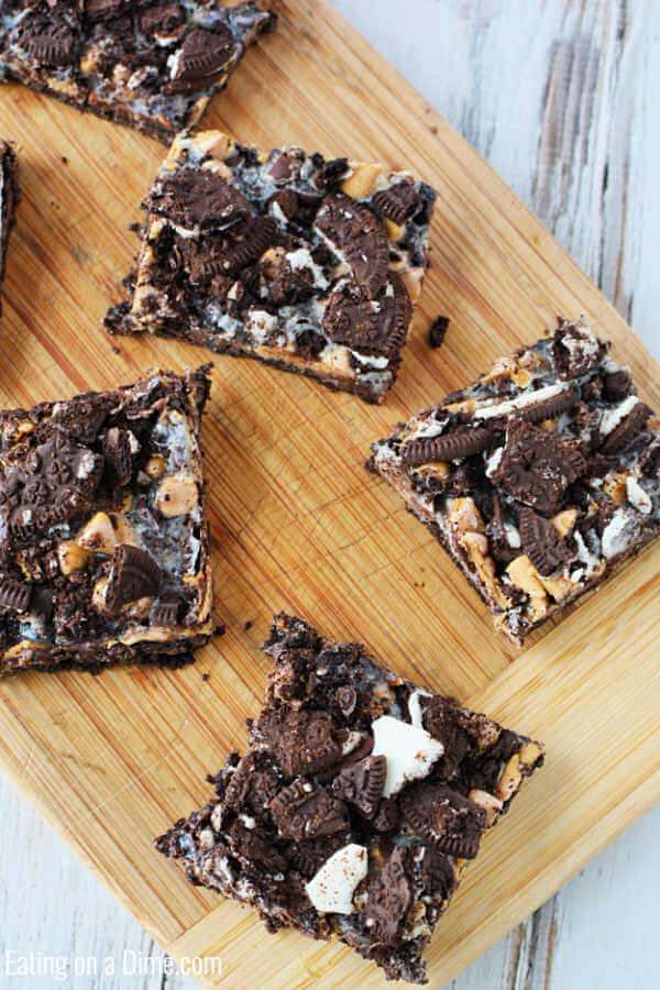 If you need an easy dessert that is sure to be a hit, try Oreo Magic Bars Recipe. These Magic Bars are a tasty twist on traditional magic bars. 