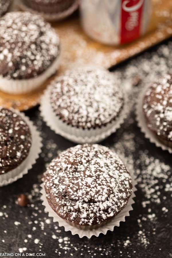 powdered sugar dusted cupcakes