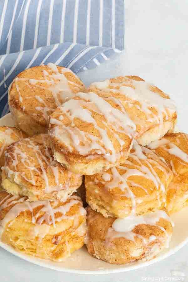 Lazy day cinnamon biscuits take only minutes to prepare and make a delicious and frugal breakfast idea. You only need 5 ingredients! 