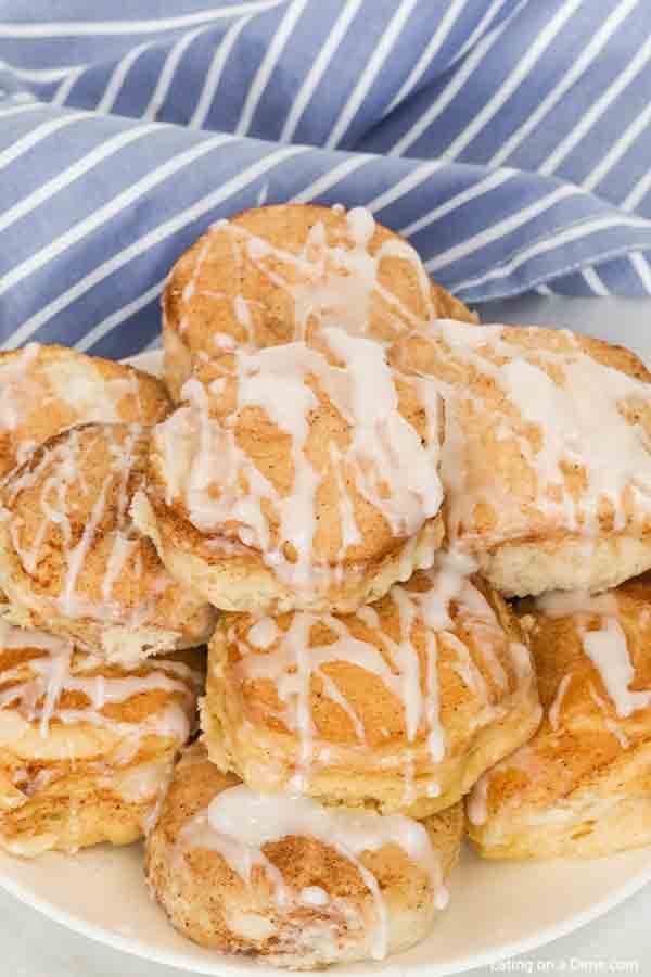 Lazy day cinnamon biscuits take only minutes to prepare and make a delicious and frugal breakfast idea. You only need 5 ingredients! 