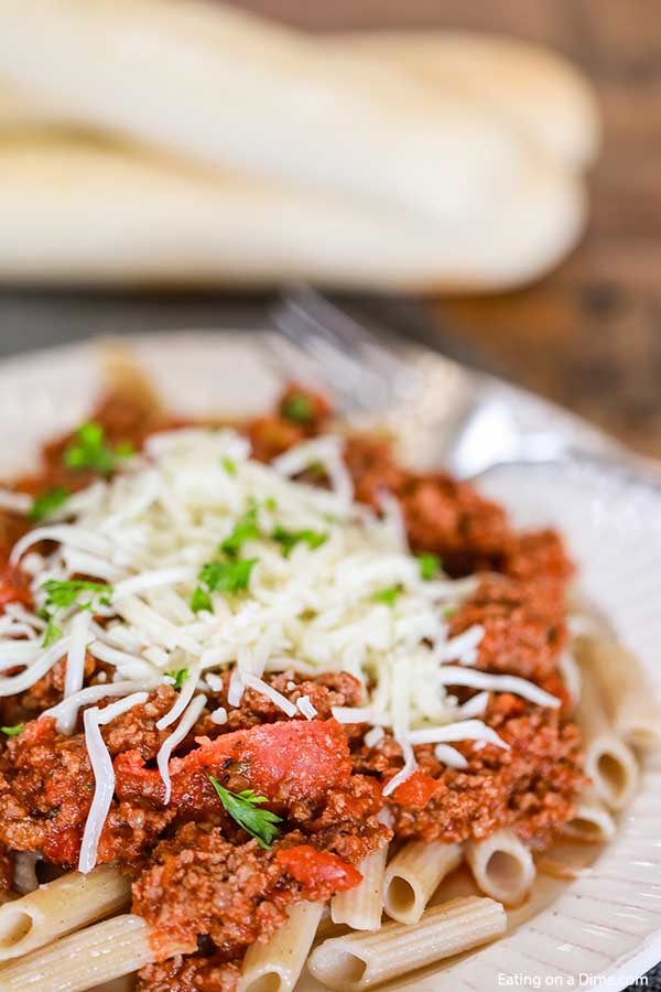 I've got another fun and frugal 20 minute dinner idea that your family will love! This Pepperoni Pasta Recipe is easy to make but tastes great.