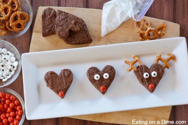 Make Reindeer brownies a part of your Christmas tradition. They are so fun and really easy to make. Perfect for Christmas parties!