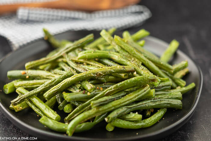 Oven roasted green beans on a plate
