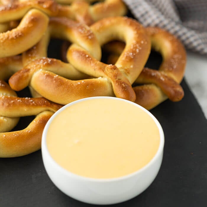Cheese sauce for pretzels - Easy Pretzel Cheese dip