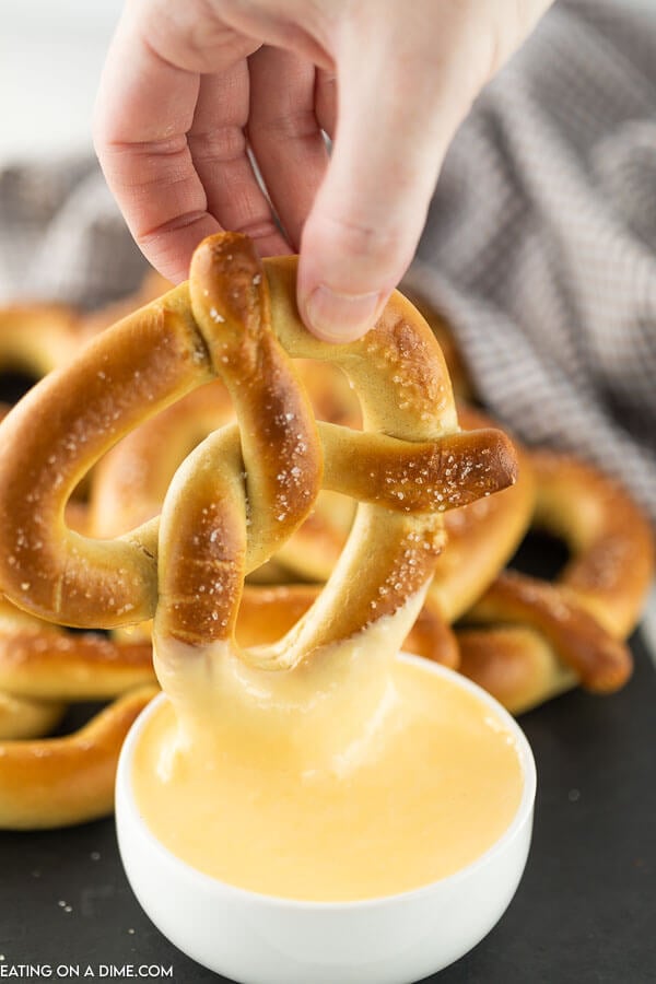 pretzels with cheese sauce