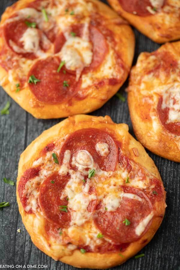 Craving pizza and need a quick and frugal recipe? Make this fun and tasty biscuit pizza recipe with all of your favorite toppings.