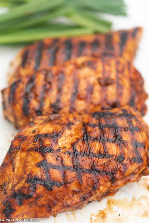 We have the best bbq chicken recipe and you only need 2 ingredients. Fire up those grills and get ready for a delicious dinner in minutes!