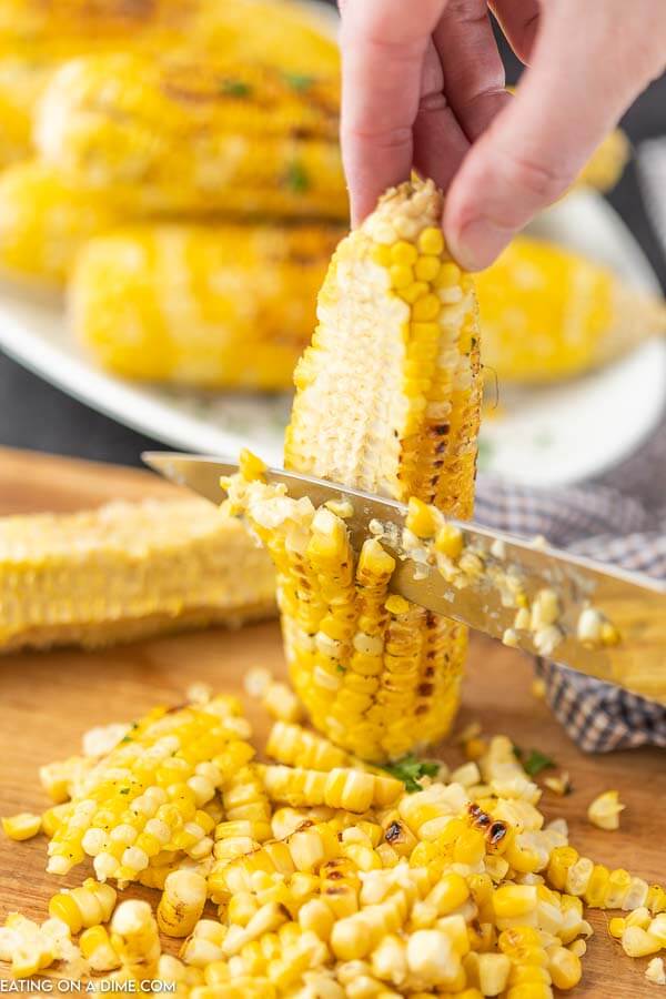 picture of cutting kernels off corn on cob