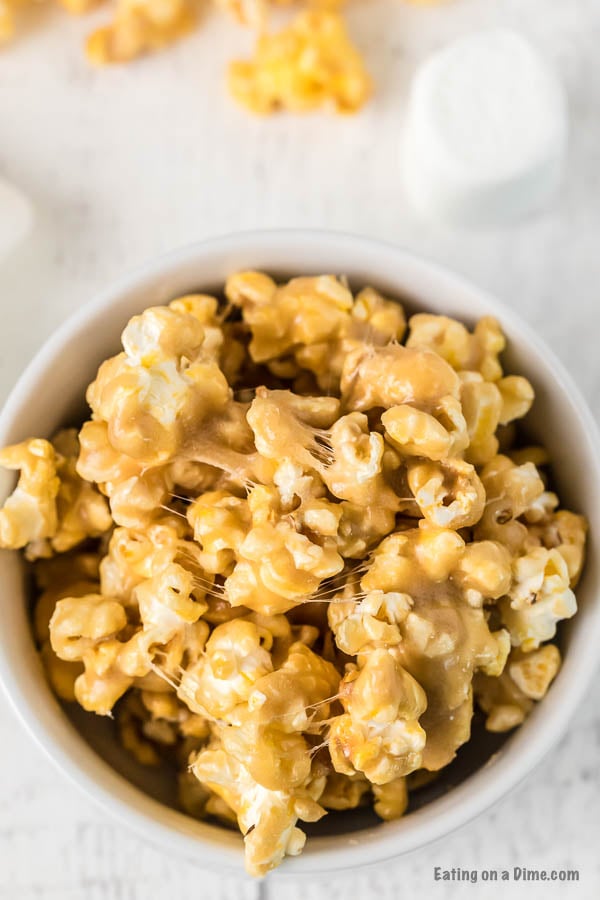 Make this caramel marshmallow popcorn recipe for a fun afternoon snack! Marshmallow caramel popcorn is easy, fast, and fabulous!