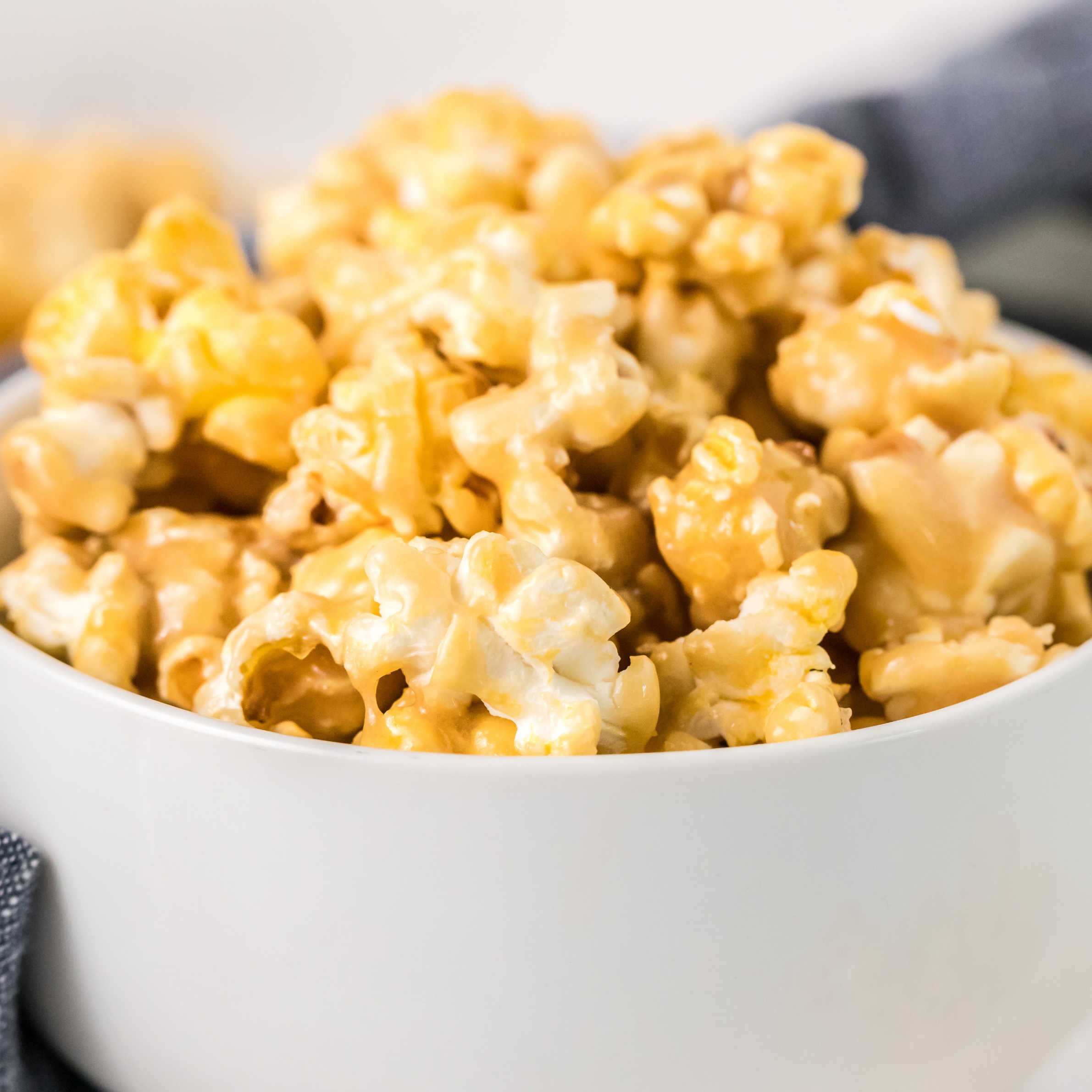 Make this caramel marshmallow popcorn recipe for a fun afternoon snack! Marshmallow caramel popcorn is easy, fast, and fabulous! 