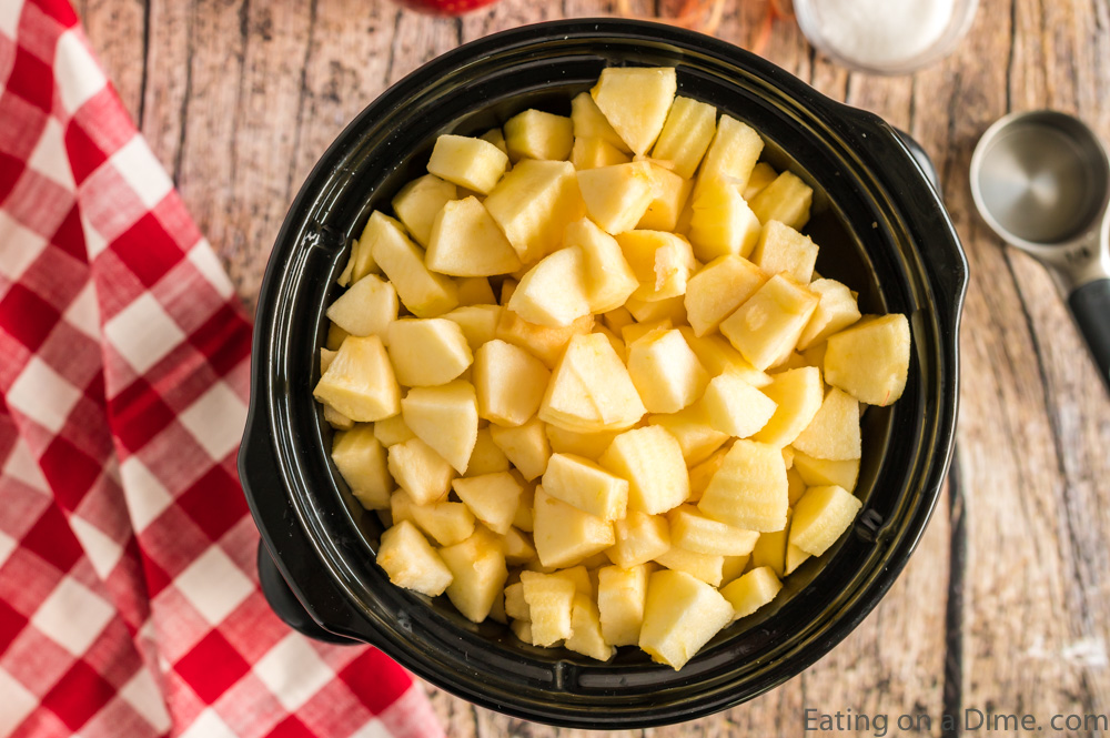 Try this easy crockpot applesauce recipe. Not only is it sugar free, its also ridiculously easy to make! Enjoy as a side dish or afternoon snack! 