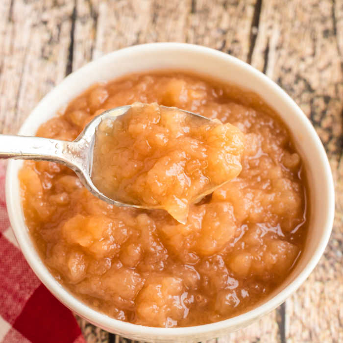 Try this easy crockpot applesauce recipe. Not only is it sugar free, its also ridiculously easy to make! Enjoy as a side dish or afternoon snack!