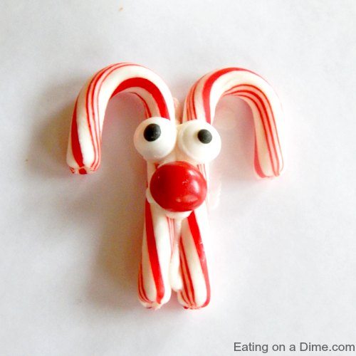 Today I have some super cute Reindeer Cupcakes for you to make. These are crazy easy, but oh so adorable. The kids will love to help. 