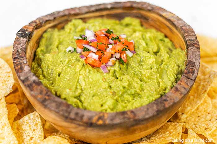 If you love fresh guacamole then you need to try this delicious simple guacamole recipe. This is the easiest homemade guacamole recipe, ever!