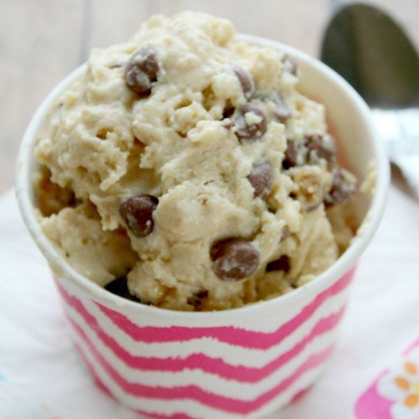 Satisfy your sweet tooth with this easy Chocolate chip cookie dough frozen yogurt recipe. You are going to be shocked how amazing this is.