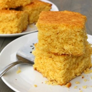 Easy Homemade Cornbread(VIDEO)- Simple Buttery Cornbread recipe