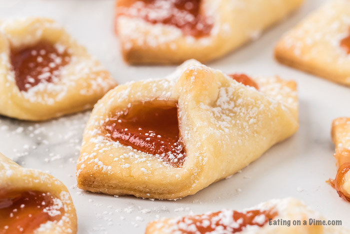 Close up image of Strawberry Pinch Cookies with powdered sugar dusting. 