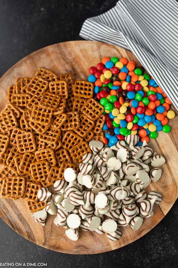 photo of ingredients: pretzels, m&M's and hershey kisses