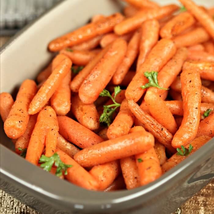 This easy Roasted carrots recipe is easy to make and packed with savory flavor. Learn how to roast carrots to make the best quick veggie side dish recipe. This is one of my favorite simple side dish recipes. These oven easy baked carrots is family friendly and you’ll love this oven healthy side dish recipe. #eatingonadime #sidedishrecipes #roastedvegetables #carrotrecipes 