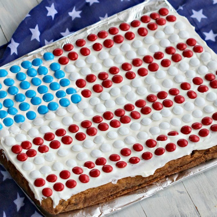 This American Flag Cookie Cake Recipe is super simple to make. It is the best 4th of July dessert recipe . You will be shocked how easy it is to make. 