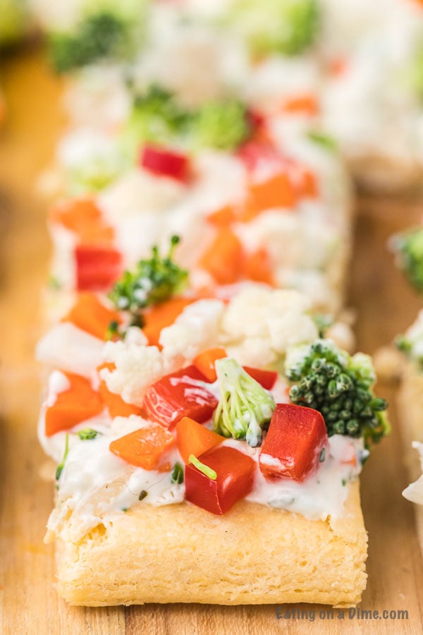 Crescent roll veggie pizza - How to make Crescent roll veggie pizza