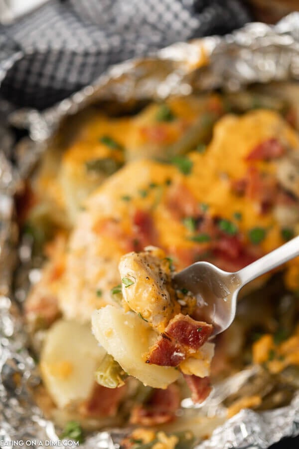 Bacon ranch chicken foil packet has everything you need for a great dinner. The juicy chicken and tender veggies make a meal sure to impress. 