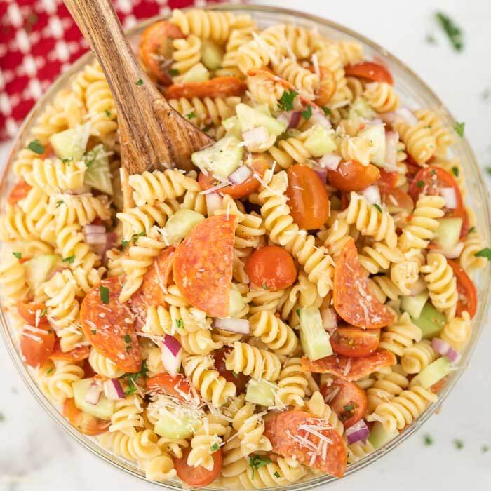 Easy pasta salad is perfect to feed a crowd on a budget. It's full of fresh ingredients and delicious pasta for a great side dish option. 
