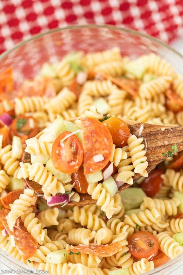 Easy pasta salad is perfect to feed a crowd on a budget. It's full of fresh ingredients and delicious pasta for a great side dish option. 