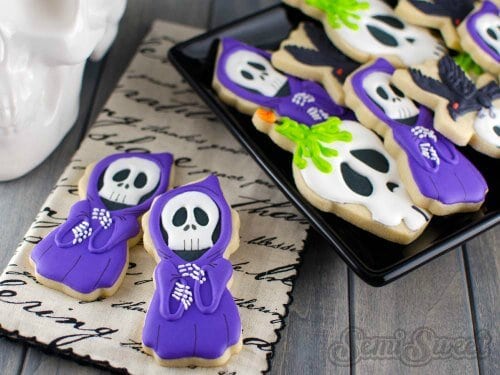 Check out these easy Halloween cookie recipes for kids. 20 fun and frightening Easy Halloween Cookies Recipes that kids will love. 