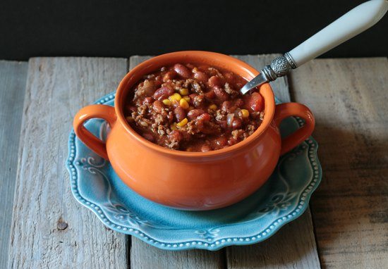 The entire family will love these easy beef chili recipes. Try over 20 simple and frugal recipes that you can make for a great dinner. 