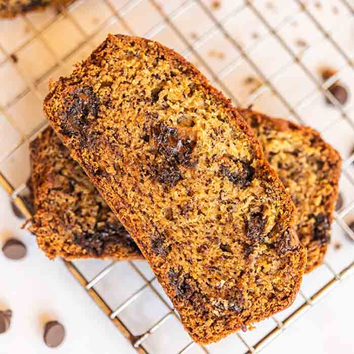 Try this simple and moist Chocolate chip banana bread Recipe! If you love banana bread, then you are going to love this easy chocolate chip banana bread recipe that is made in one bowl! This chocolate chip banana bread is the best! #eatingonadime #bakingrecipes #bananabread 