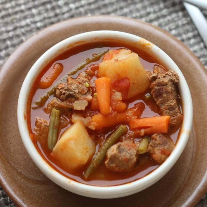 Quick & Easy Crock pot Beef Stew Recipe - A Simple beef stew recipe that is packed with flavor. Try this easy beef stew crock pot recipe. 