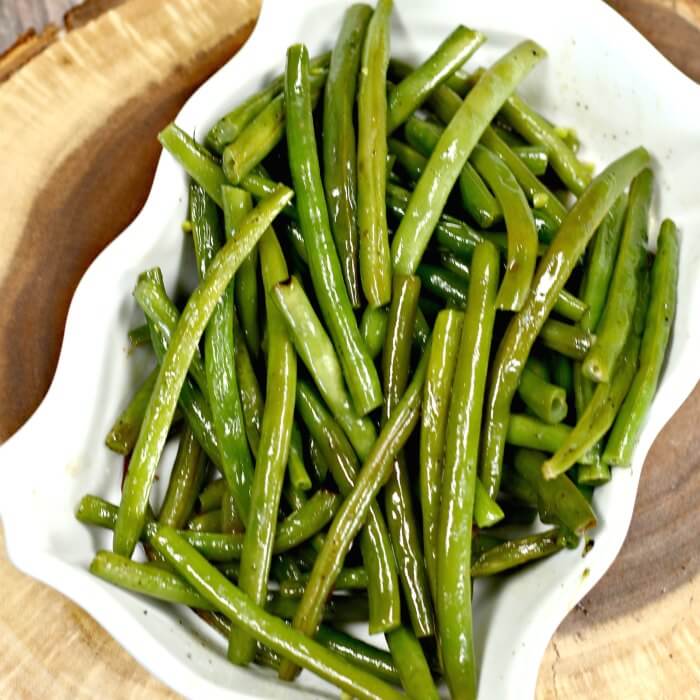 Do you need a quick side dish everyone will love? Try these tasty Grilled Green Beans. This side dish recipe is so simple and clean up is a breeze! 