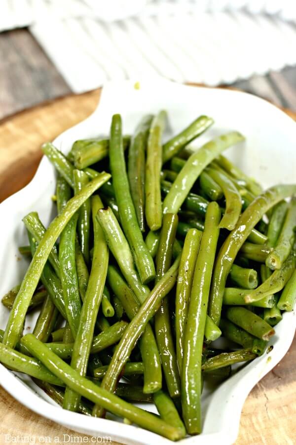 Do you need a quick side dish everyone will love? Try these tasty Grilled Green Beans. This side dish recipe is so simple and clean up is a breeze! 
