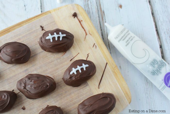 Enjoy these Football Shaped Chocolate Peanut Butter Balls that are perfect for the big game! Creamy and delicious and oh so cute! Get all the tips here. 
