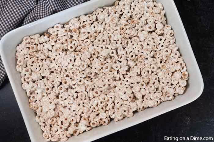 This delicious Cheerio bars recipe is packed with marshmallows and so gooey. Make these for the perfect snack, dessert or treat.