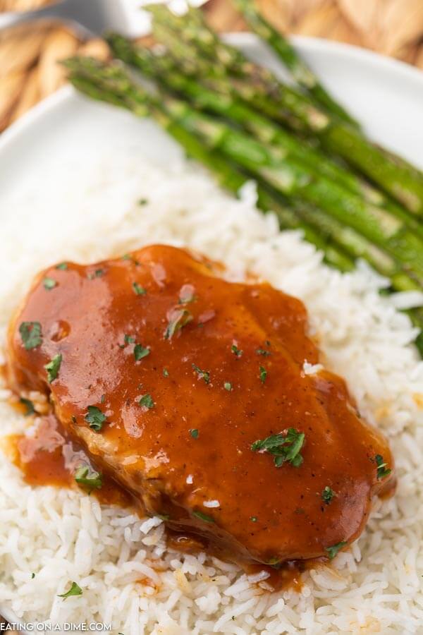 pork chops on rice with asparagus