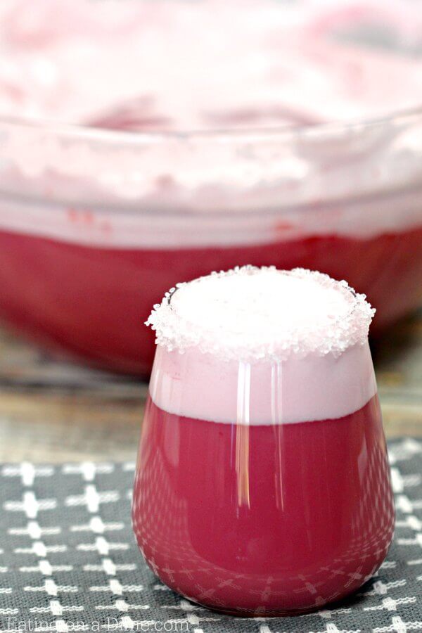 budete milovat tento jednoduchý recept na Raspberry Sherbet Punch. Je to nejlepší růžový punč recept, který můžete udělat. Vyzkoušejte tento punč recept na dětské sprchy a budete ho milovat! Tento šerbetový punč s gingerale je tak chutný!