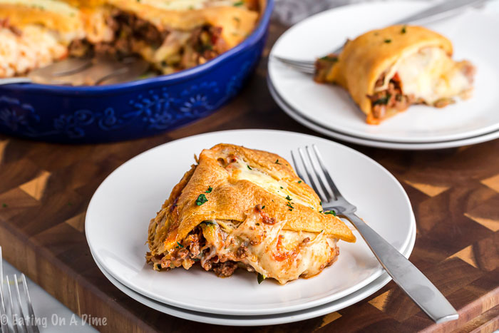 Try this Italian crescent pie recipe for a quick and delicious meal! It is packed with tons of delicious meat and veggies, the whole family will love it! This Phillsburry Italian Crescent pie is packed with tons of delicious meat and veggies for a flavorful meal. Italian Crescent Casserole is very simple and sure to be a hit! You are going to love this Italian Crescent Roll Pie! #eatingonadime #easyrecipes #dinnerrecipes