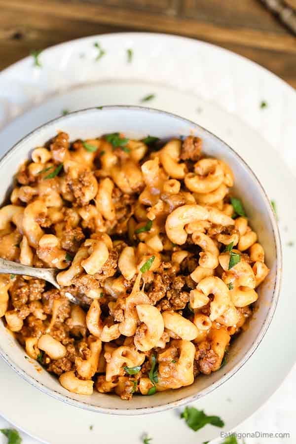 The slow cooker does all the work in this tasty Crock Pot Cheeseburger Macaroni Recipe. Skip the store bought hamburger helper and enjoy this easy meal.