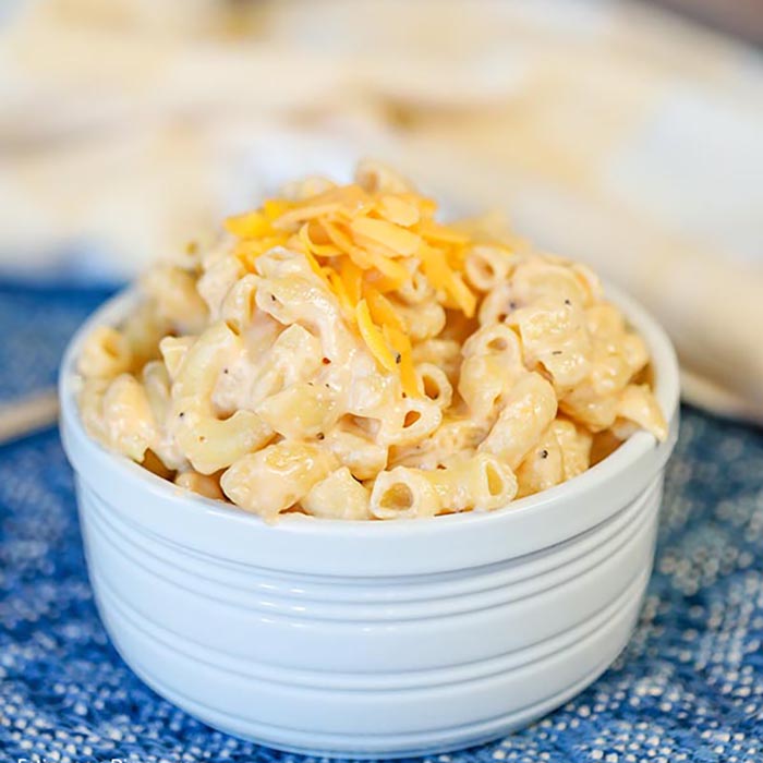 Now you can come home to a creamy and delicious mac and cheese recipe thanks to this Crock Pot Macaroni and Cheese Recipe.The slow cooker does all the work.
