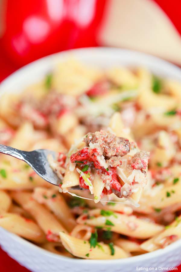 Everyone will go crazy over this delicious Skillet Roasted Red Pepper Italian Sausage Pasta. The cream sauce infused with red peppers tastes amazing. 