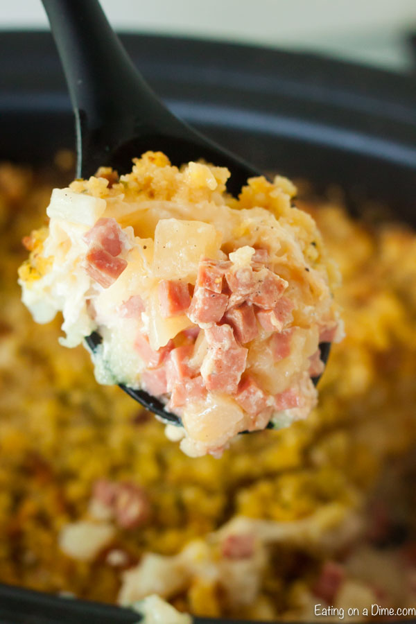 Dinner just got easier thanks to this simple Chicken Cordon Bleu Casserole recipe. Now you can enjoy chicken cordon blue during busy weeknights.