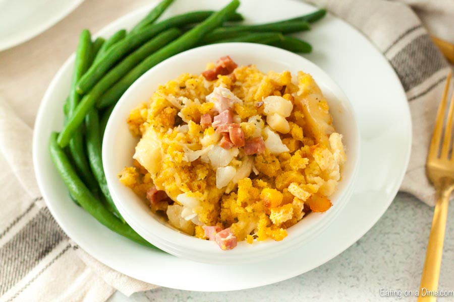 Dinner just got easier thanks to this simple Chicken Cordon Bleu Casserole recipe. Now you can enjoy chicken cordon blue during busy weeknights.
