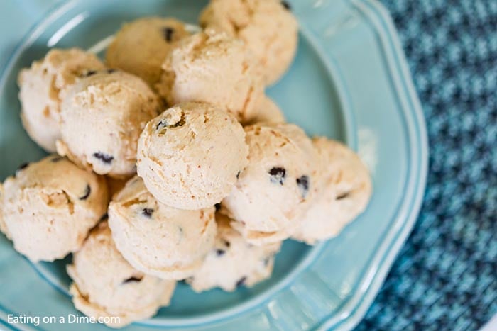 Enjoy Keto Cookie Dough Fat Bomb recipe without any guilt. Try a keto friendly chocolate chip cookie dough fat bomb when you have a sweet tooth craving. 